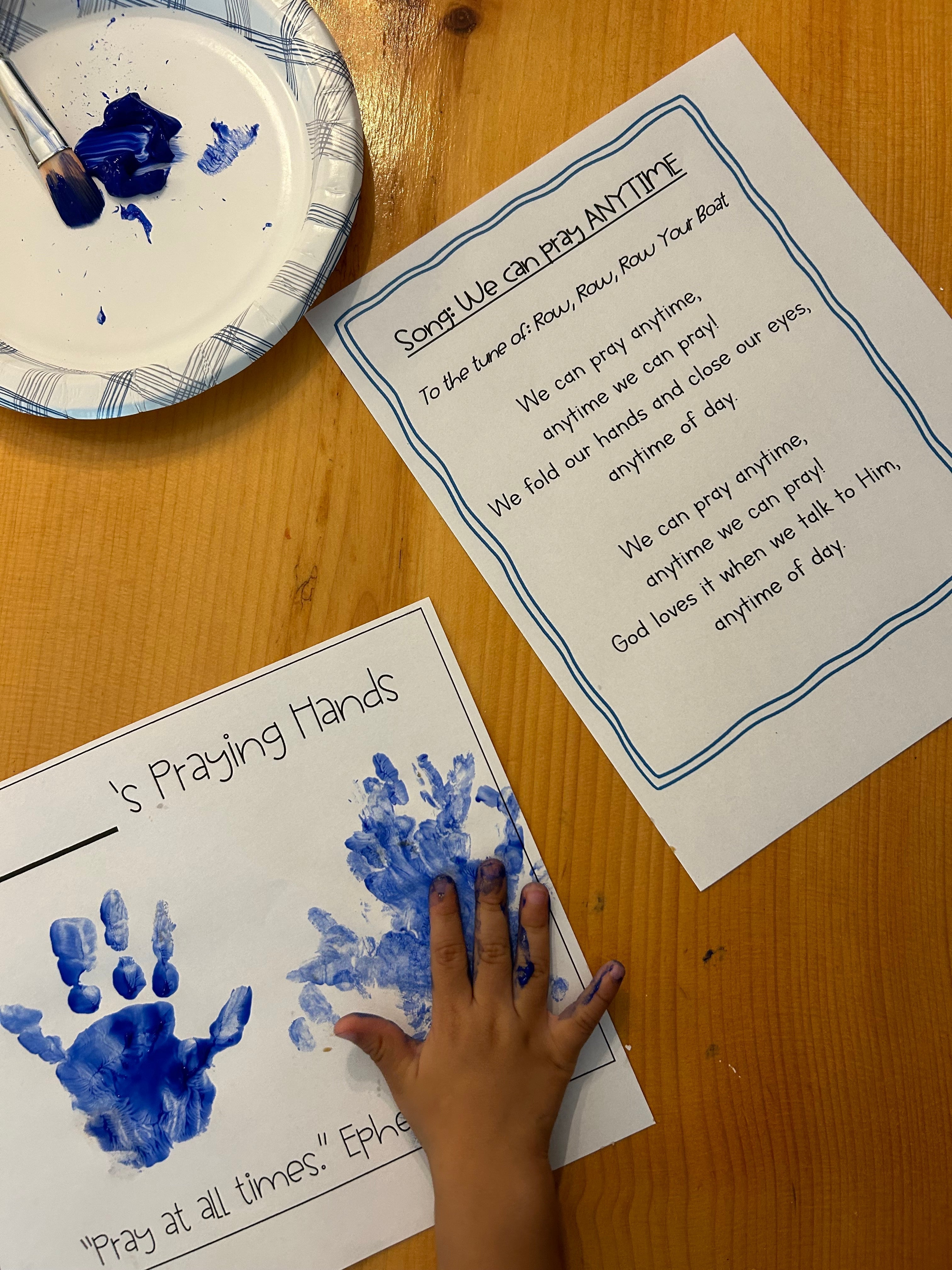 Teaching Toddlers and Preschoolers to Pray (Easy, Hands-On Bible Lessons)